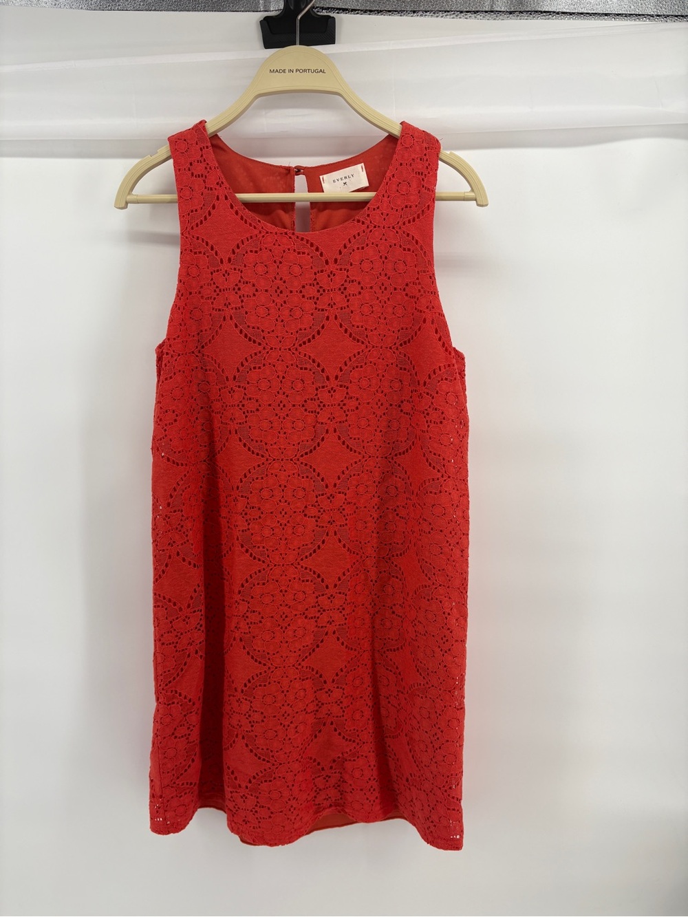 Everly Women’s Small Coral Lace Shift Dress Sleeveless Lined Crochet Boho